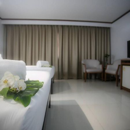 אוטרדיט Friday Hotel מראה חיצוני תמונה