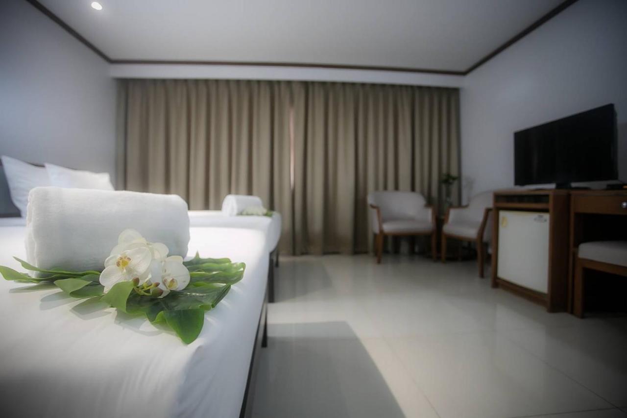 אוטרדיט Friday Hotel מראה חיצוני תמונה