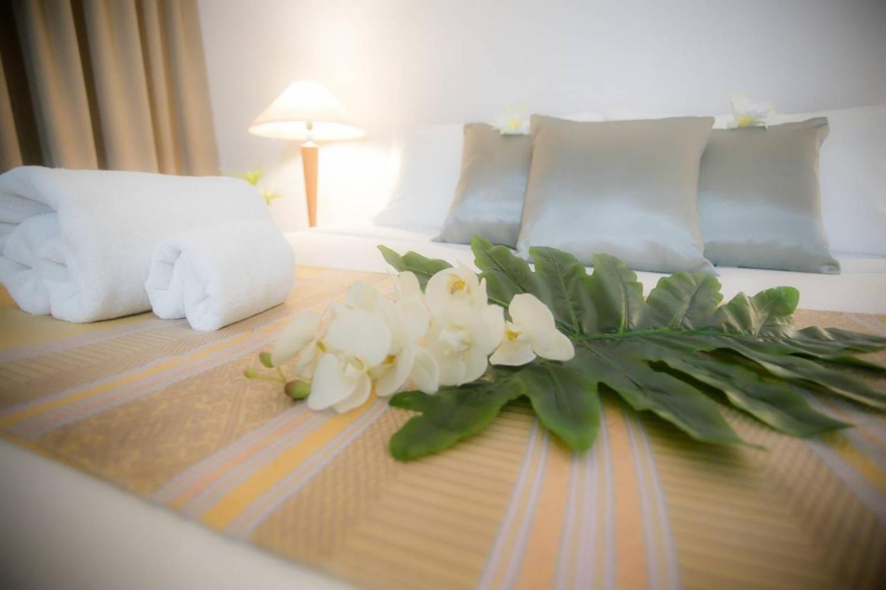 אוטרדיט Friday Hotel מראה חיצוני תמונה