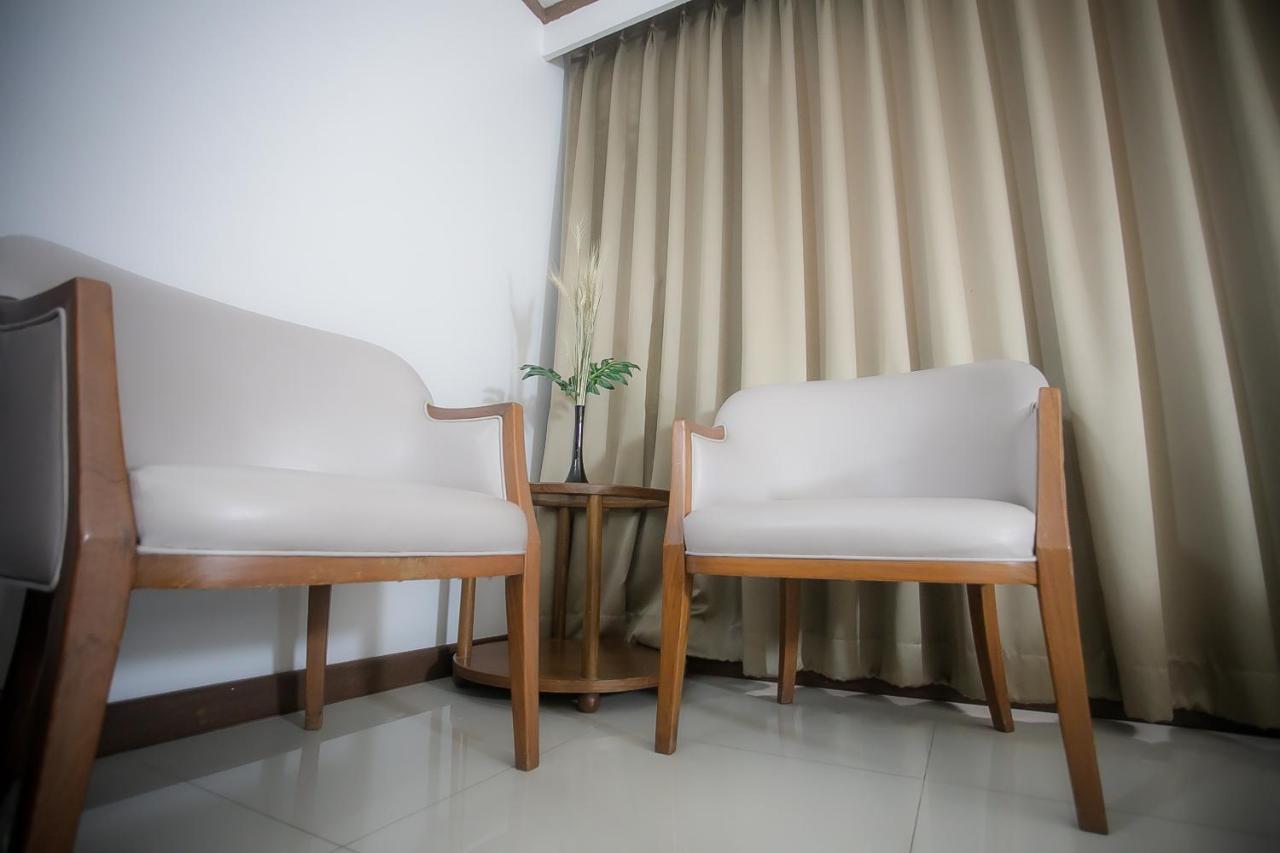 אוטרדיט Friday Hotel מראה חיצוני תמונה