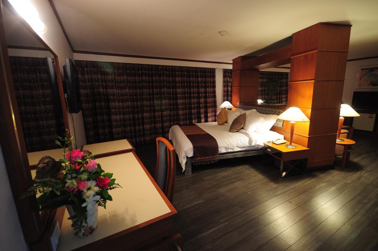 אוטרדיט Friday Hotel מראה חיצוני תמונה