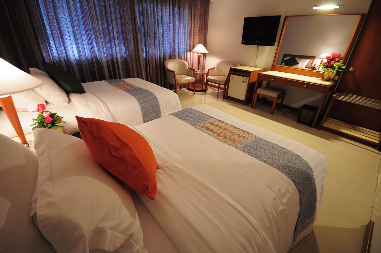 אוטרדיט Friday Hotel מראה חיצוני תמונה