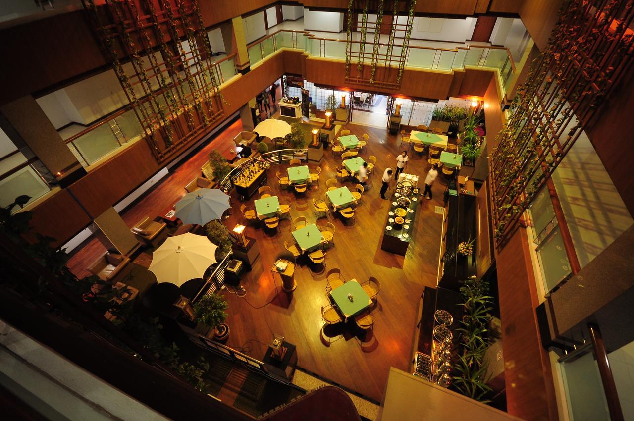 אוטרדיט Friday Hotel מראה חיצוני תמונה