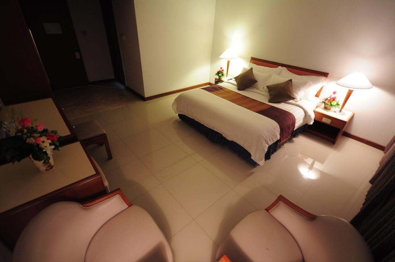 אוטרדיט Friday Hotel מראה חיצוני תמונה