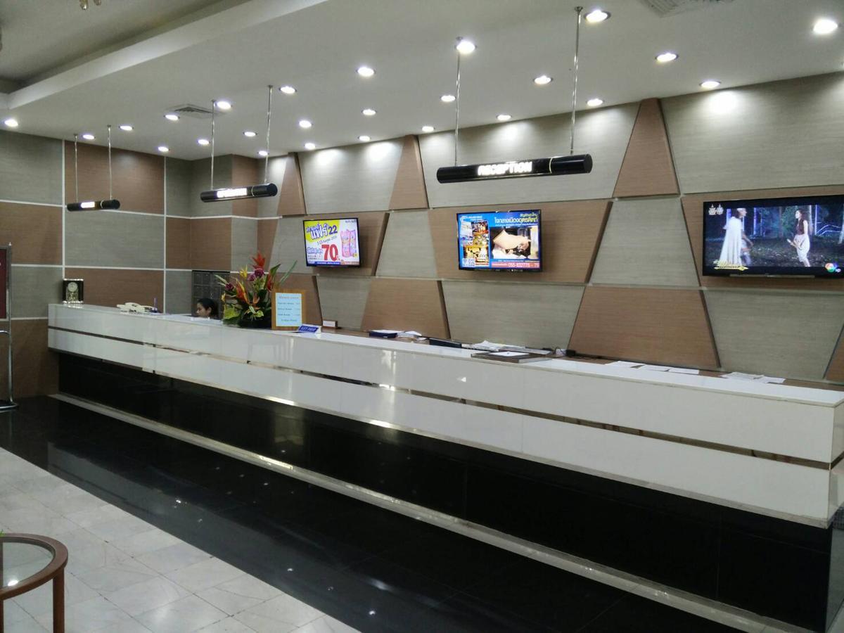 אוטרדיט Friday Hotel מראה חיצוני תמונה