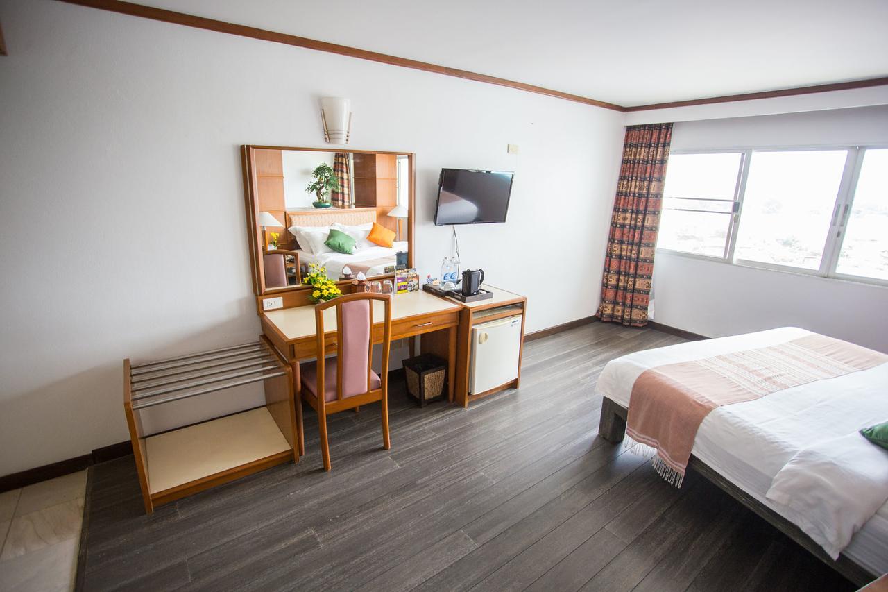 אוטרדיט Friday Hotel מראה חיצוני תמונה
