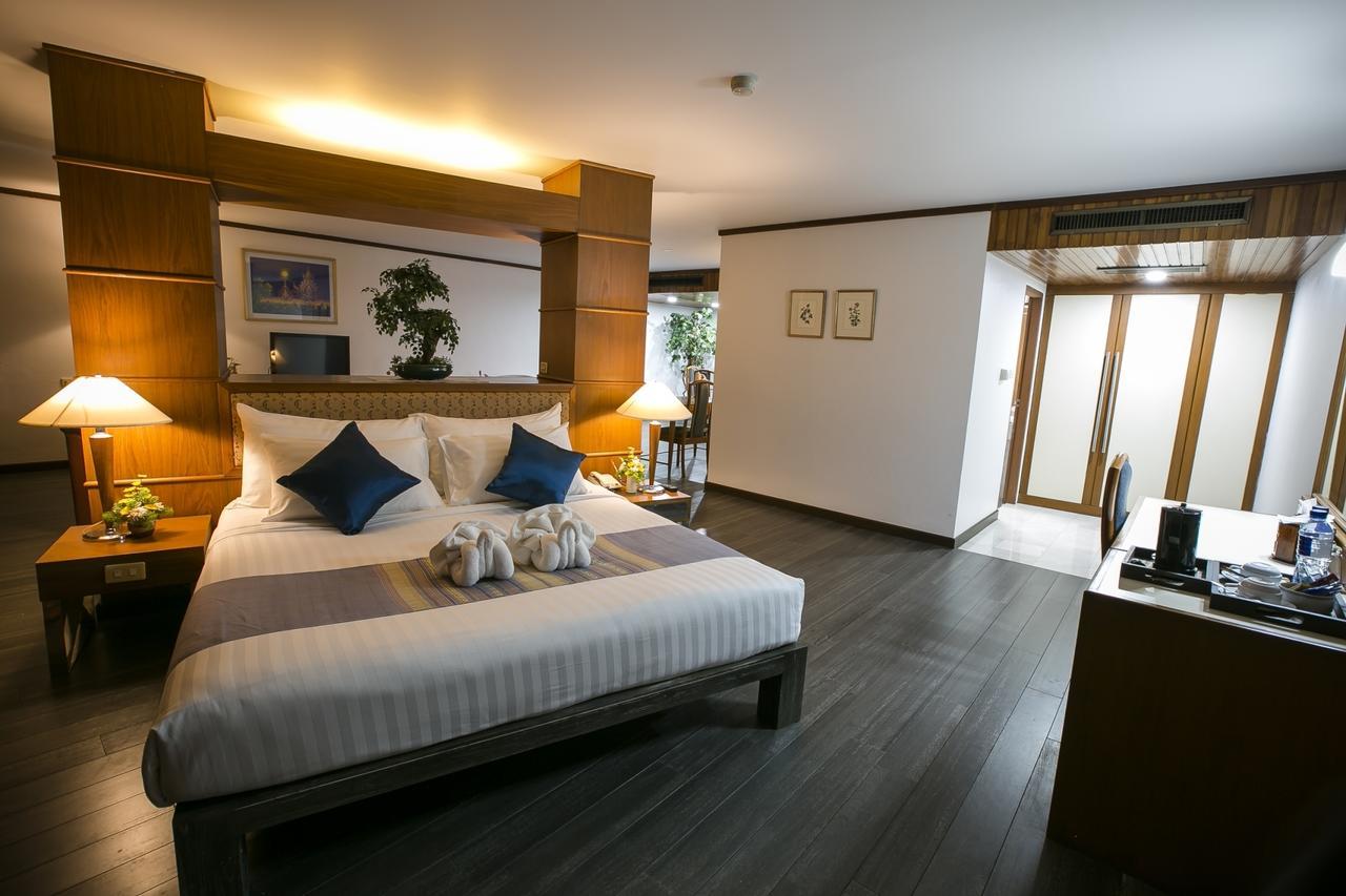 אוטרדיט Friday Hotel מראה חיצוני תמונה