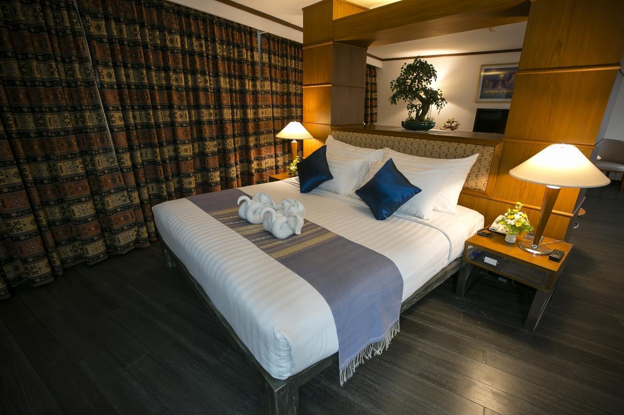 אוטרדיט Friday Hotel מראה חיצוני תמונה