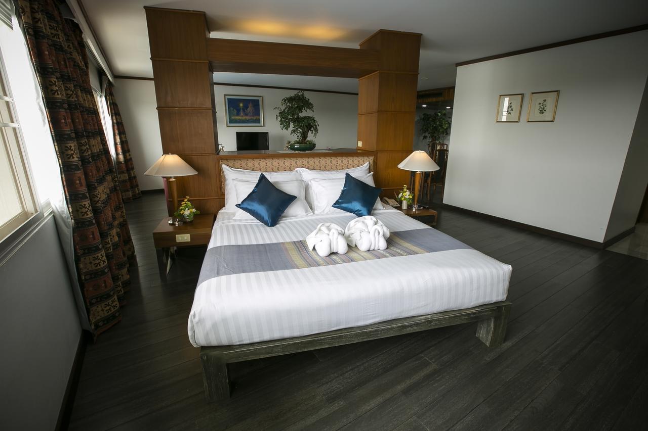 אוטרדיט Friday Hotel מראה חיצוני תמונה