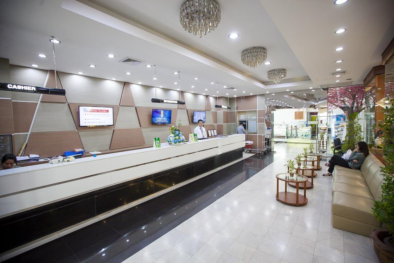 אוטרדיט Friday Hotel מראה חיצוני תמונה