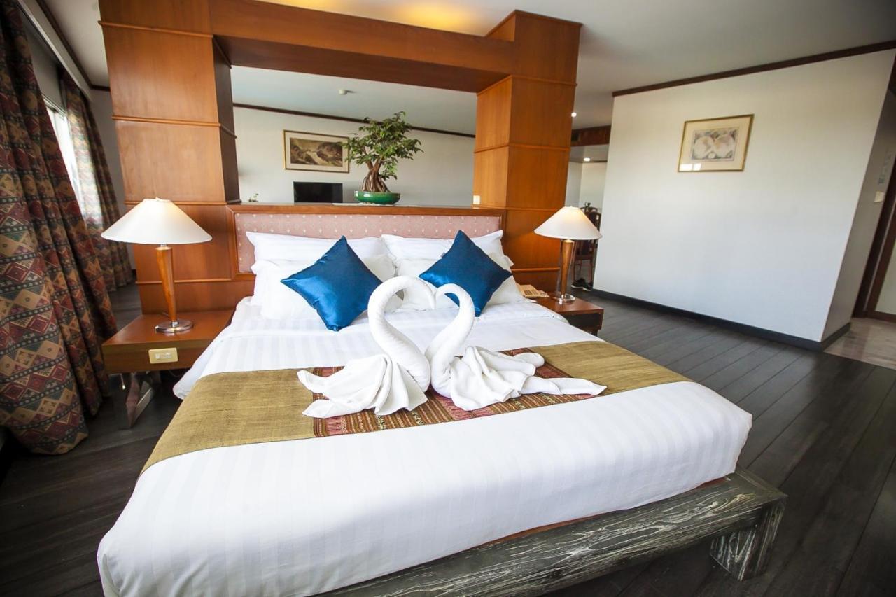 אוטרדיט Friday Hotel מראה חיצוני תמונה