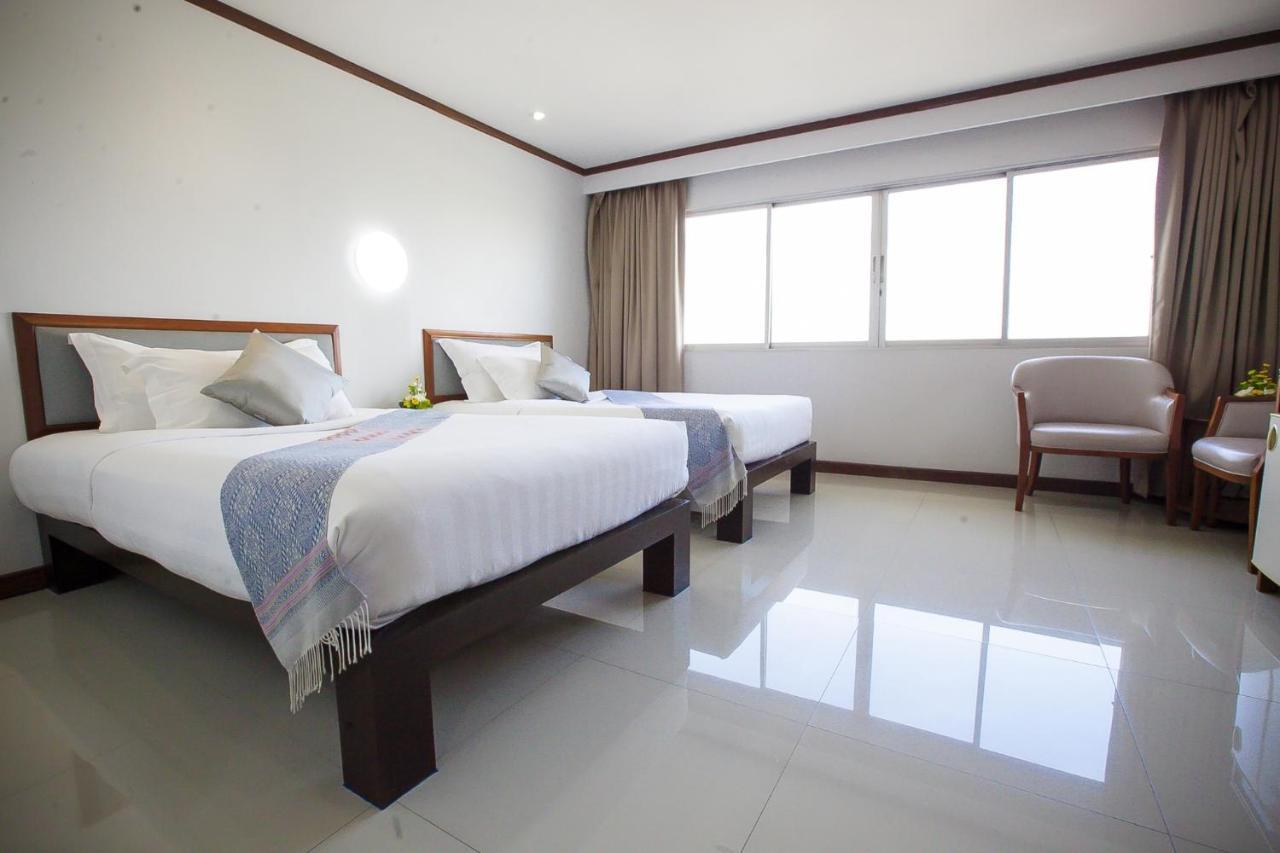 אוטרדיט Friday Hotel מראה חיצוני תמונה